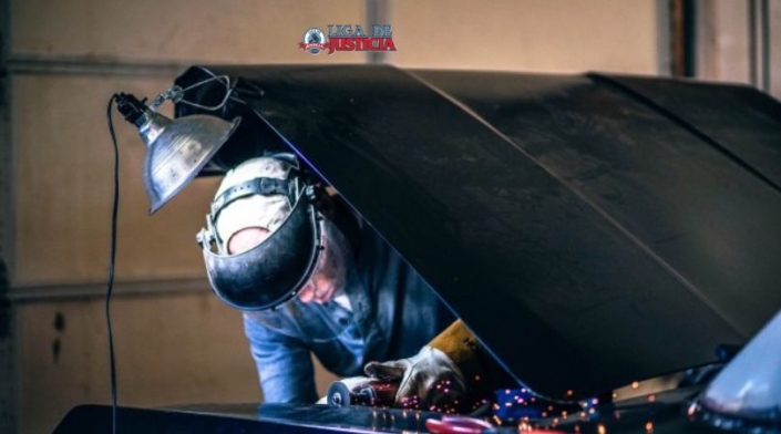 causas mas comunes de accidentes en el trabajo La mala iluminación es una de las causas mas comunes de accidentes en el trabajo. Un mecánico debe contar con iluminación y equipo adecuados para evitar lesiones graves como cortes y quemaduras.