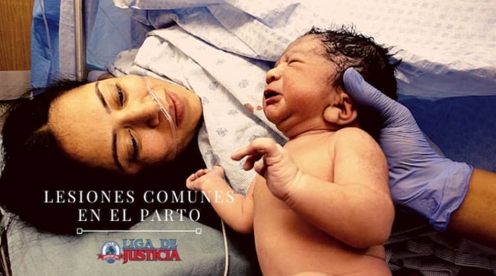 lesiones comunes en el parto Los tipos de lesiones de nacimiento mas comunes incluyen la parálisis cerebral, la parálisis de Erb, la lesión cerebral, la ictericia, las fracturas de huesos, las lesiones de la médula espinal, el daño a los nervios periféricos y la muerte.